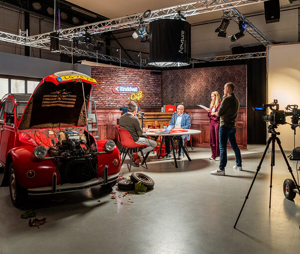 Filmstudio huren - een ruime filmstudio waar je een auto in kan rijden