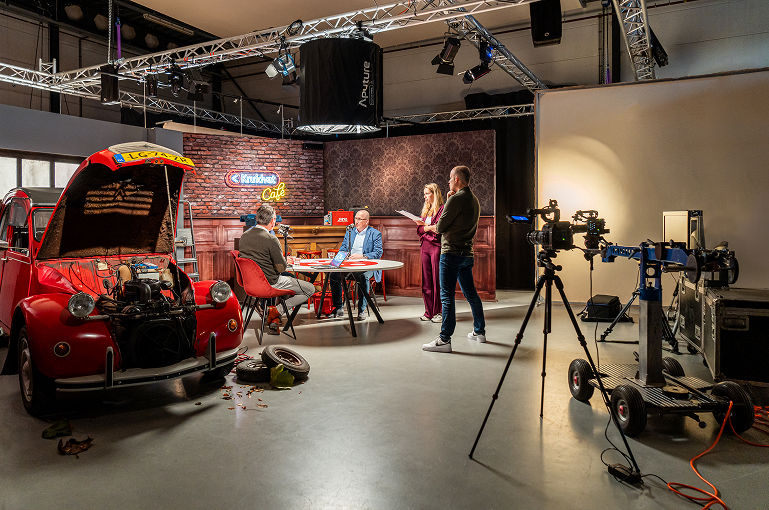 Filmstudio huren - een ruime filmstudio waar je een auto in kan rijden