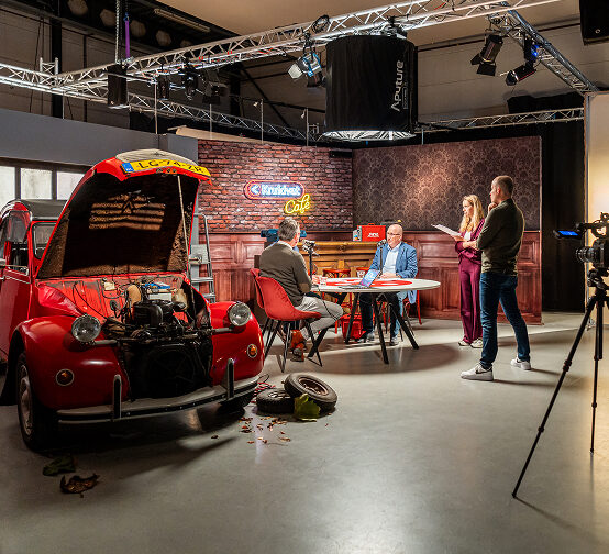 Filmstudio huren in de buurt van Nieuwegein. Een ruime filmstudio waar je een auto in kan rijden