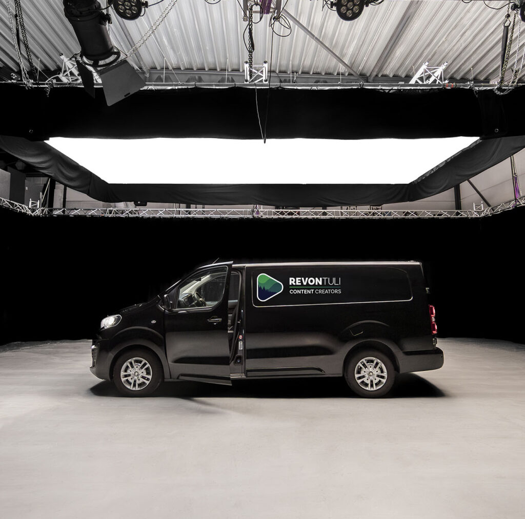 Filmstudio met grote softbox in de buurt van Den bosch te huur