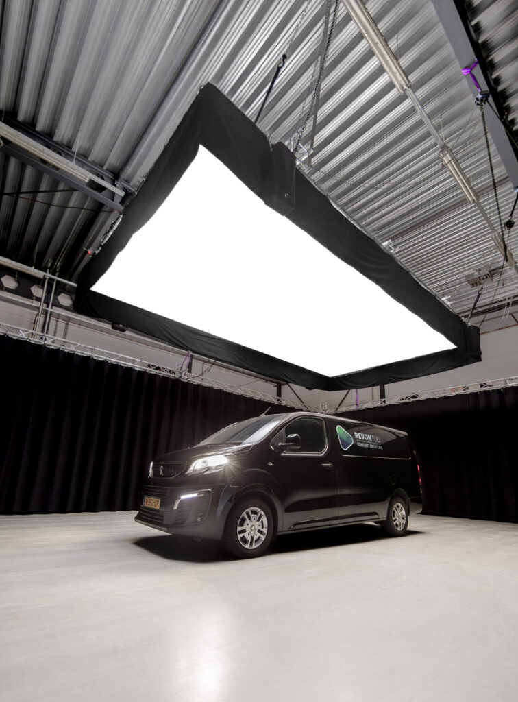 Huur een filmstudio met softbox in de buurt van Roosendaal bij Revontuli in midden nederland