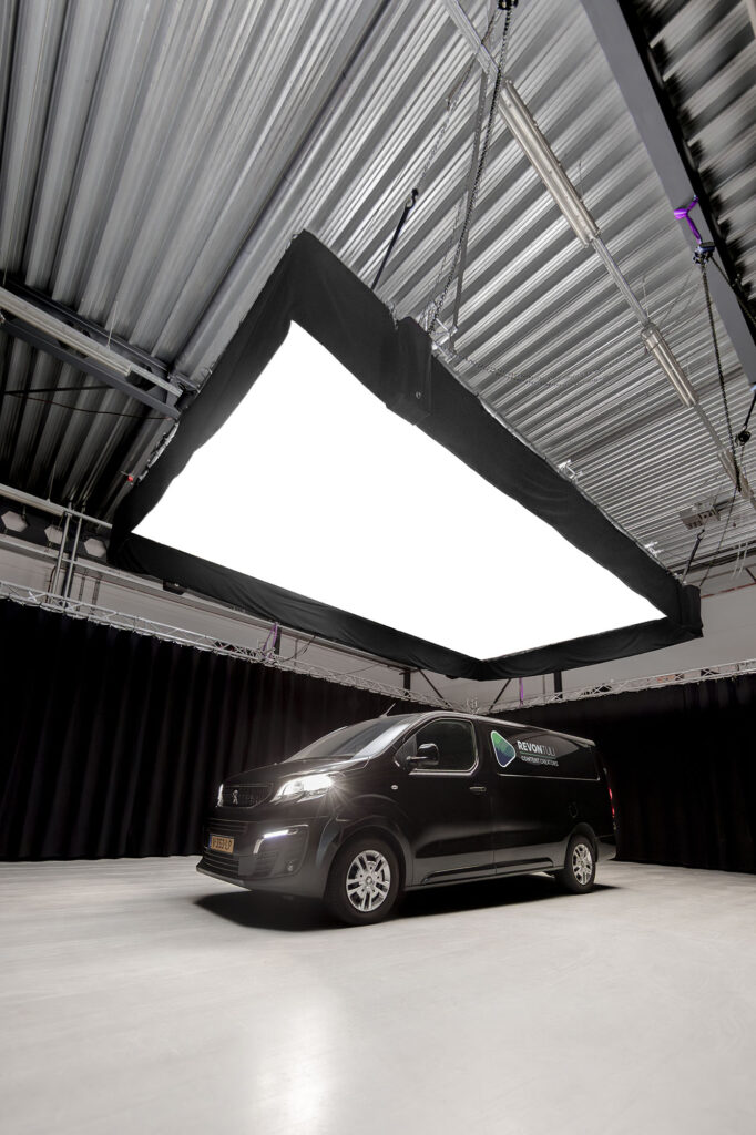 Filmset huren in de buurt van Vianen met een grote softbox