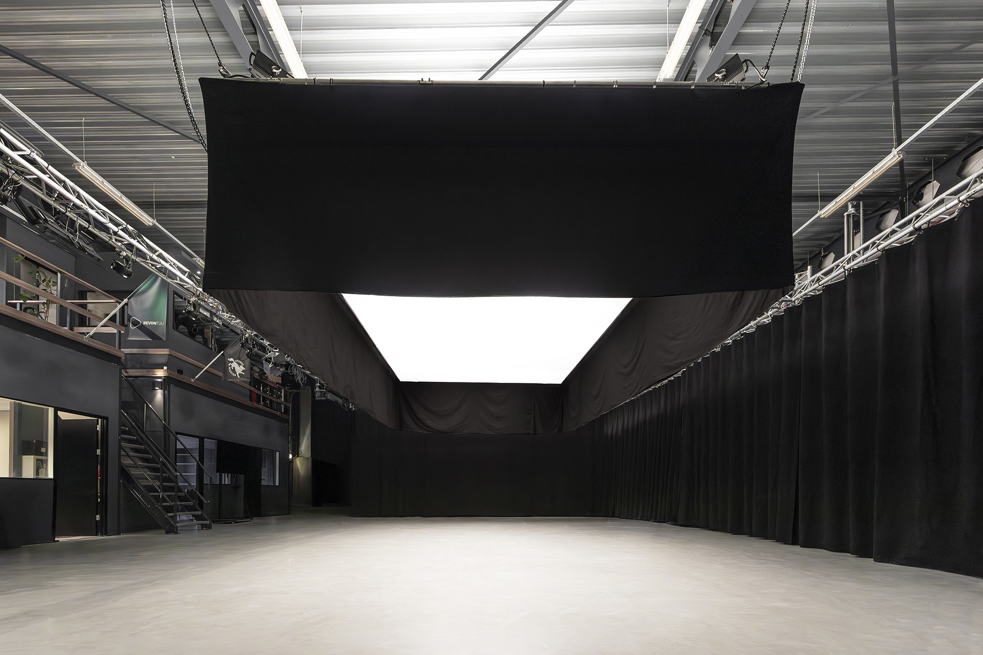 Grote softbox van 4,5 bij 6 meter