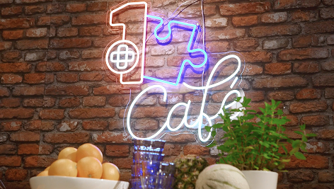 Neonbord op maat voor filmset