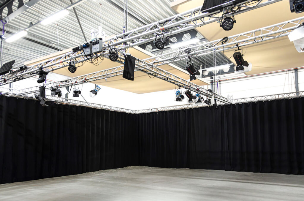 Huur een grote filmstudio met filmset op maat in de buurt van Delft