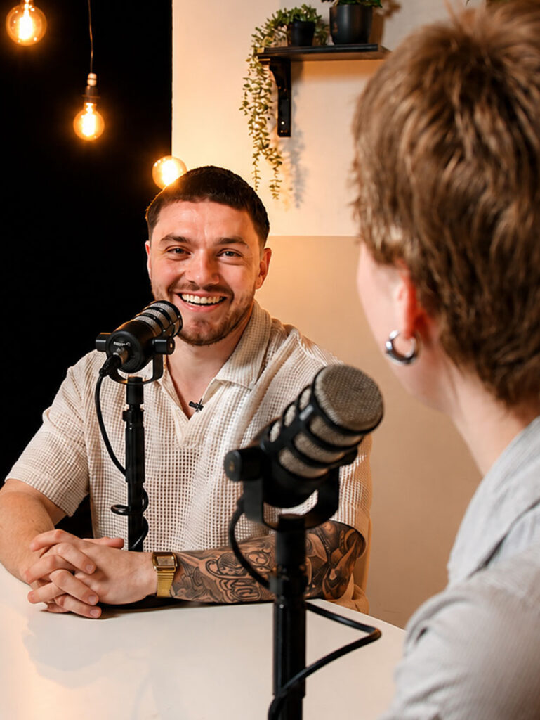 Professionele podcast opname studio vlakbij Nieuwegein bij Revontuli in IJsselstein