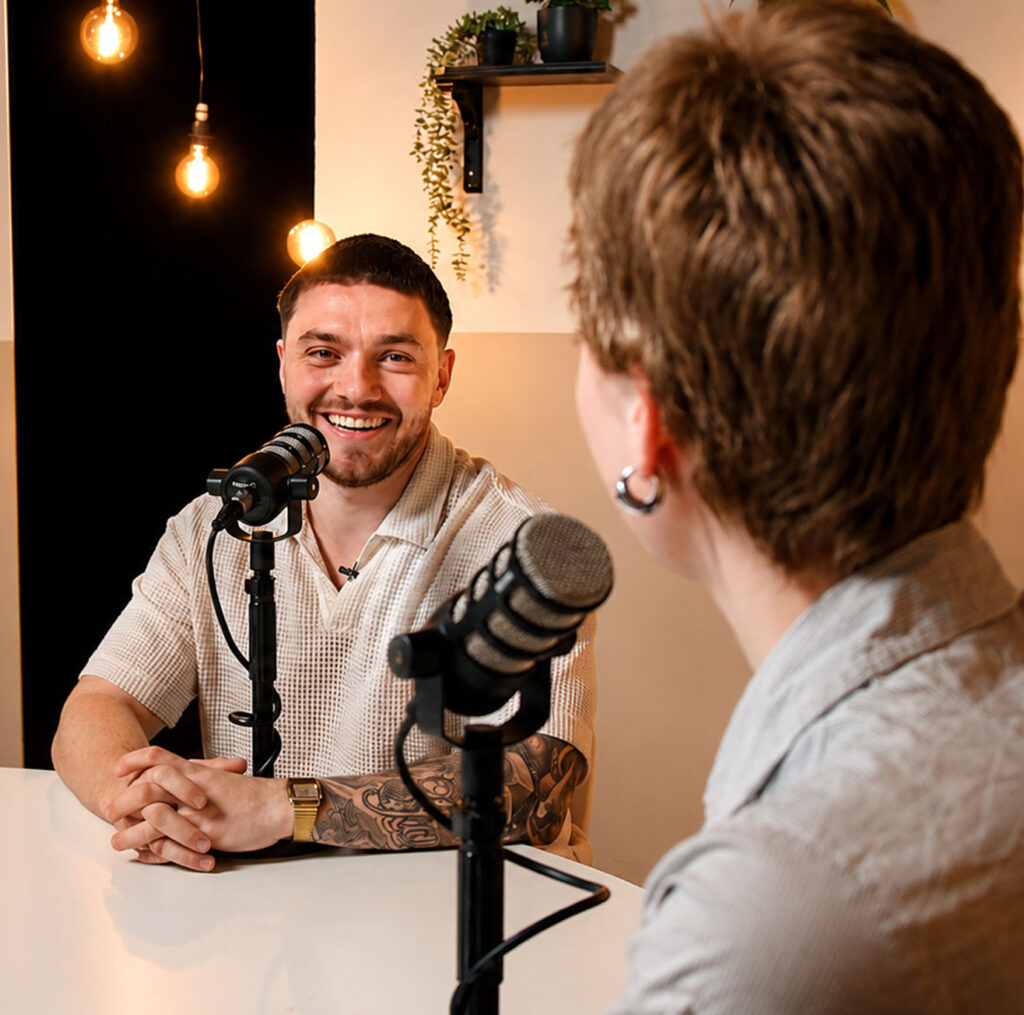 Branded podcastset op maat voor bedrijven die een podcast willen laten maken in Vianen