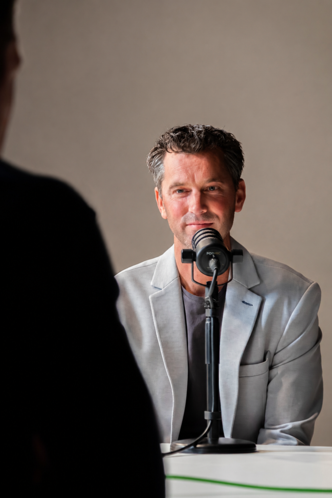 Branded podcaststudio set op maat voor bedrijven en marketeers in de regio Utrecht